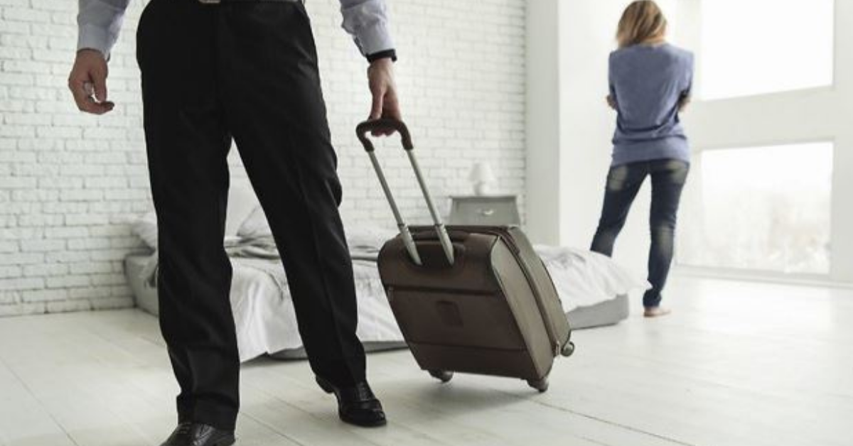 הבעל נהג לצאת להשתלמויות רבות בחו"ל