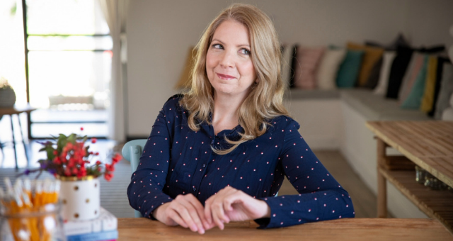 סדרה של שישה ספרים תורגמה לאנגלית. מירב איינשטיין