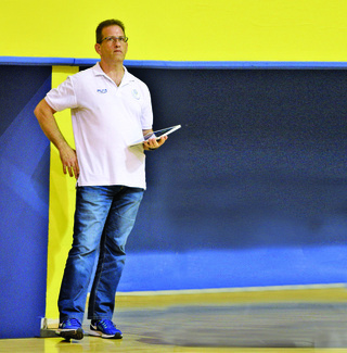 לא מרים ידיים. משה גרוסמן