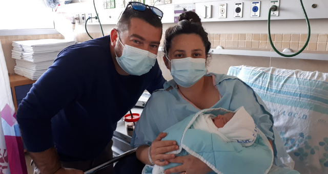 טניה, בן זוגה מיכאל והתינוקת הקטנה שהצטרפה למשפחה