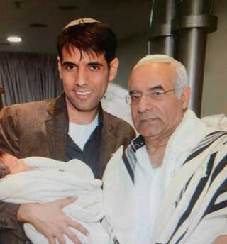 איציק ובנו איתמר ז"ל באירוע הברית של הנכד