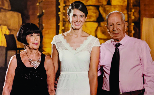 עם הוריה יעקב וורדית בחתונתה 