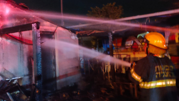 הלילה: שריפה פרצה בקרית חיים. נזק כבד לבית פרטי