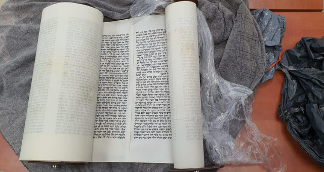 ספר התורה שנגנב מבית הכנסת בקרית אתא