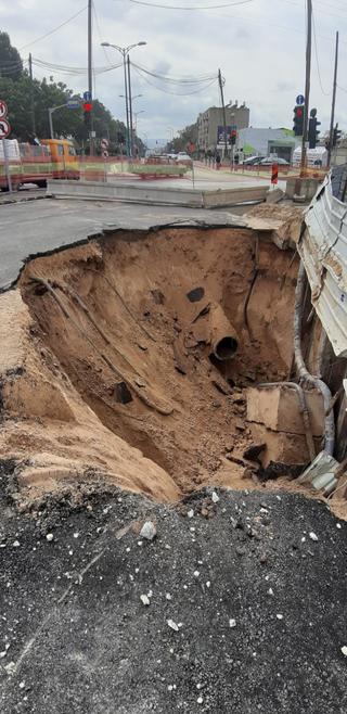 קרית ים בולען נפער בשדרות ירושלים נתיבים נחסמו וידאו